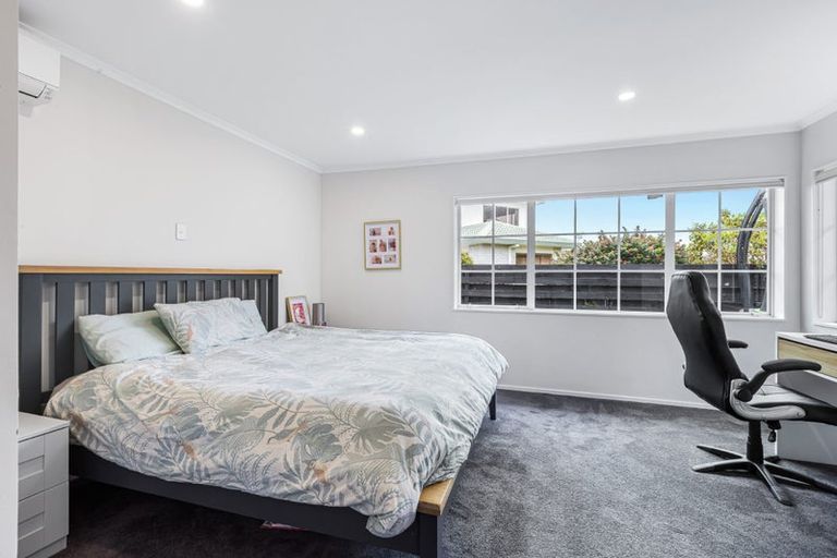 Photo of property in 33 Maygrove Drive, Orewa, 0931