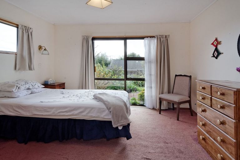 Photo of property in 2/12 Arahoe Road, New Lynn, Auckland, 0600