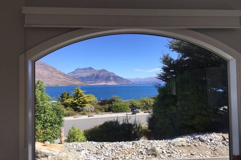 Photo of property in 57 Cedar Drive, Kelvin Heights, Queenstown, 9300