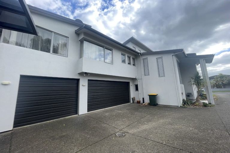 Photo of property in 9 Armstrong Farm Drive, East Tamaki Heights, Auckland, 2016