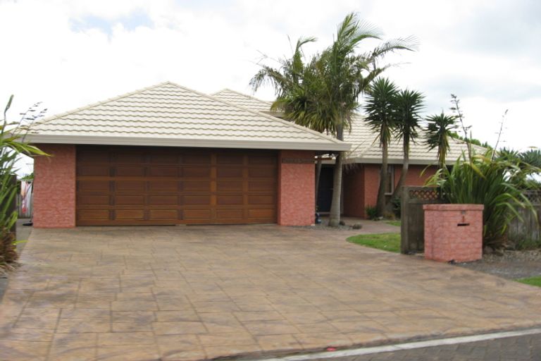 Photo of property in 1 Girdhar Place, Pukekohe, 2120