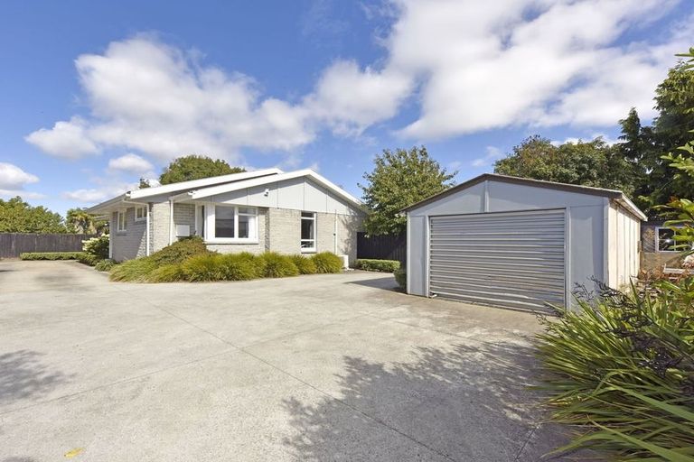 Photo of property in 2a Curzon Place, Parklands, Christchurch, 8083