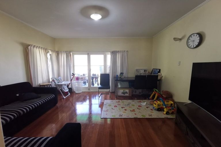 Photo of property in 3/2090 Great North Road, Avondale, Auckland, 0600