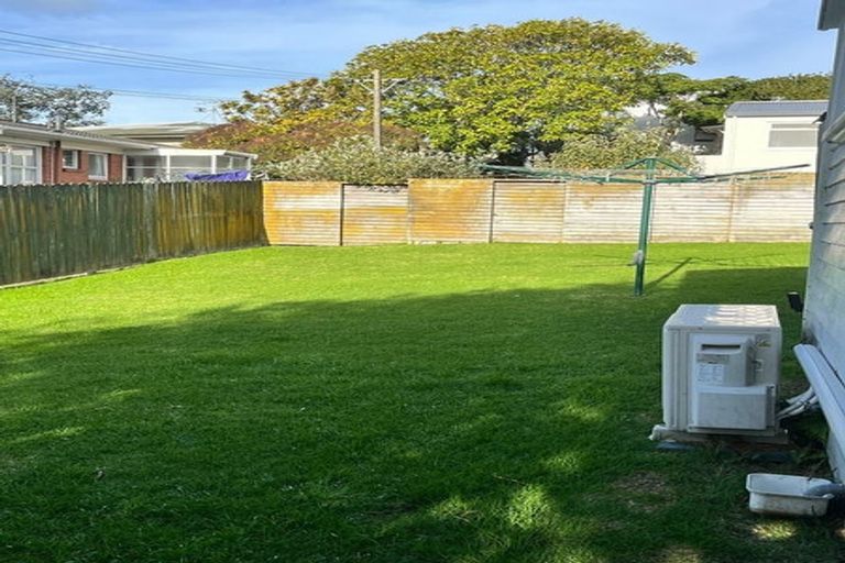 Photo of property in 495 Beach Road, Murrays Bay, Auckland, 0630