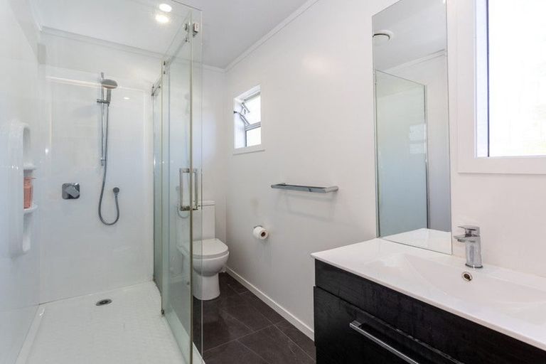 Photo of property in 24 Waikoukou Valley Road, Waimauku, 0812