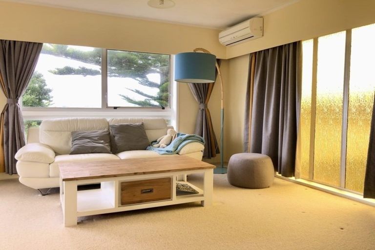 Photo of property in 2/104 Carlisle Road, Browns Bay, Auckland, 0632