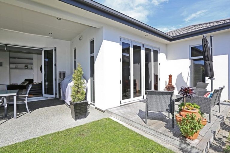 Photo of property in 14 Orotu Drive, Poraiti, Napier, 4112
