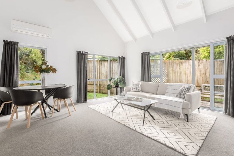 Photo of property in 2/54 Hungerford Road, Houghton Bay, Wellington, 6023