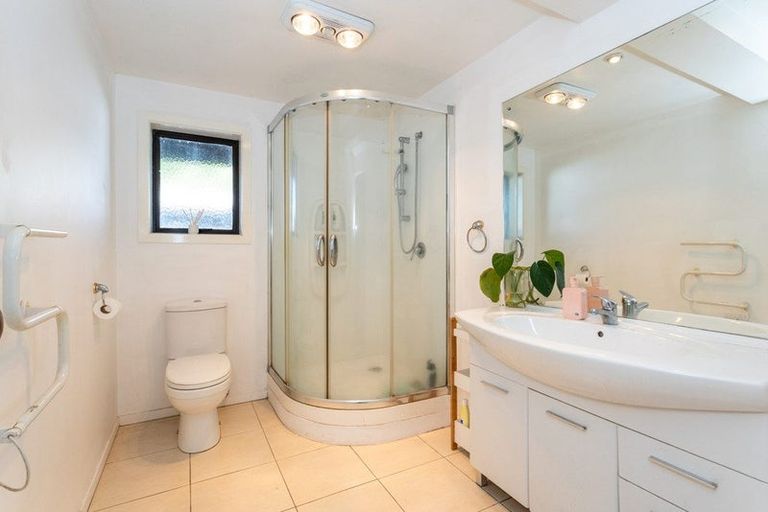 Photo of property in 24 Waikoukou Valley Road, Waimauku, 0812