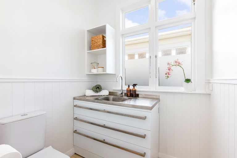 Photo of property in 254 Muritai Road, Eastbourne, Lower Hutt, 5013