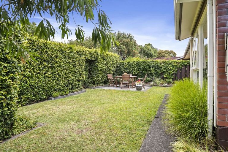 Photo of property in 8a Levaut Place, Half Moon Bay, Auckland, 2012