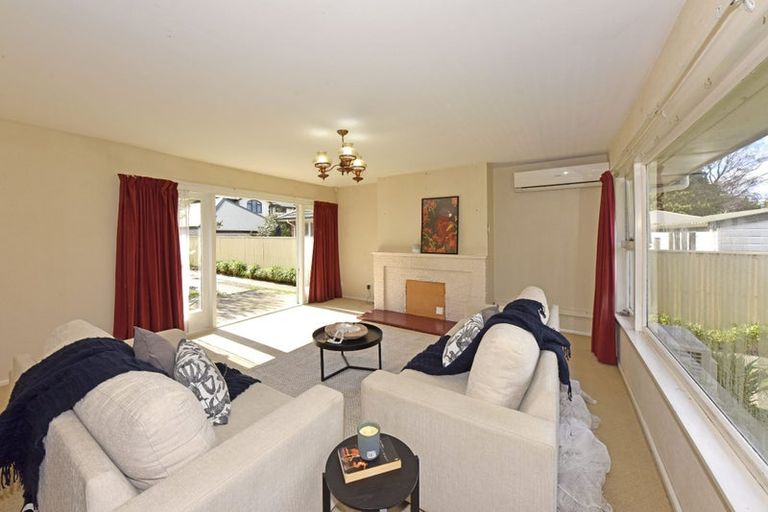 Photo of property in 91 Crofton Road, Harewood, Christchurch, 8051