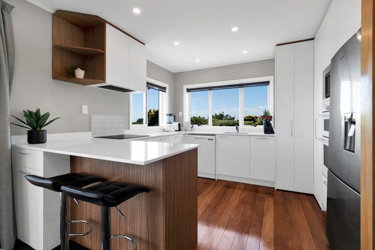 Photo of property in 138 Govett Avenue, Frankleigh Park, New Plymouth, 4310