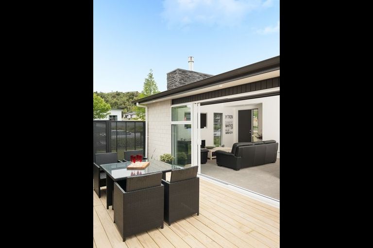 Photo of property in 14 Rire Hau Lane, Pyes Pa, Tauranga, 3112