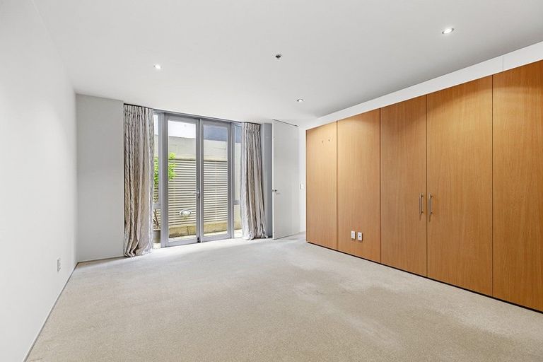 Photo of property in Sanctum Apartment, 10 Ebor Street, Te Aro, Wellington, 6011