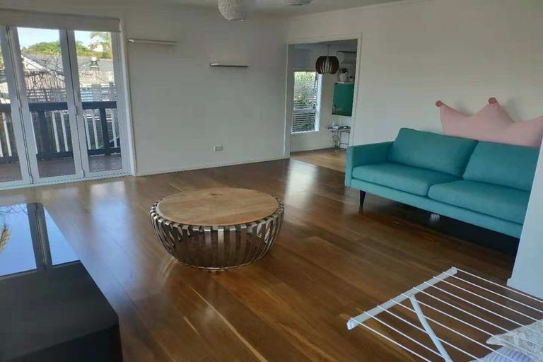 Photo of property in 14 Tiri View Place, Waiake, Auckland, 0630