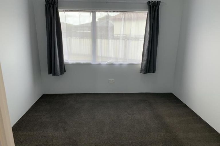 Photo of property in 2/31 Aeronautic Road, Takanini, 2112