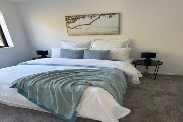 Photo of property in 1a Adelie Place, Murrays Bay, Auckland, 0630