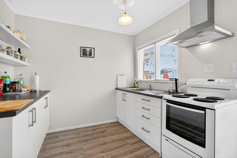 Photo of property in 2/497 Beach Road, Murrays Bay, Auckland, 0630