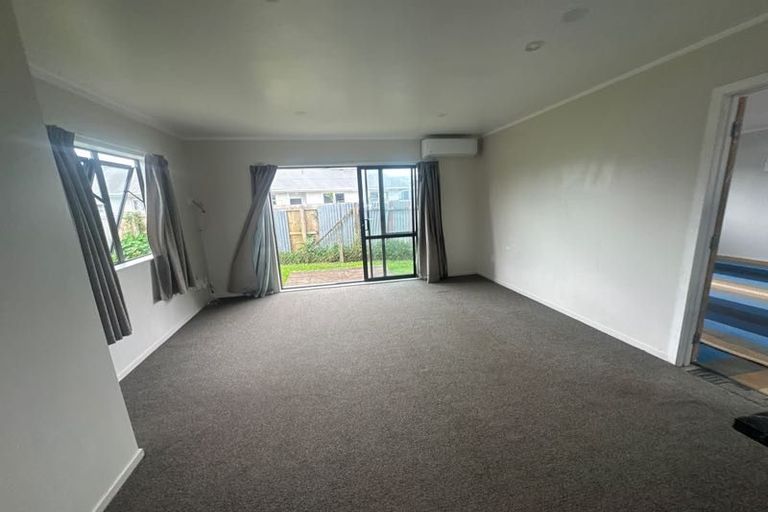 Photo of property in 19 Barrys Road, Glendene, Auckland, 0602