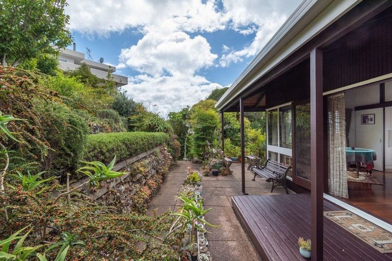 Photo of property in 8 Shearwater Rise, Rothesay Bay, Auckland, 0630