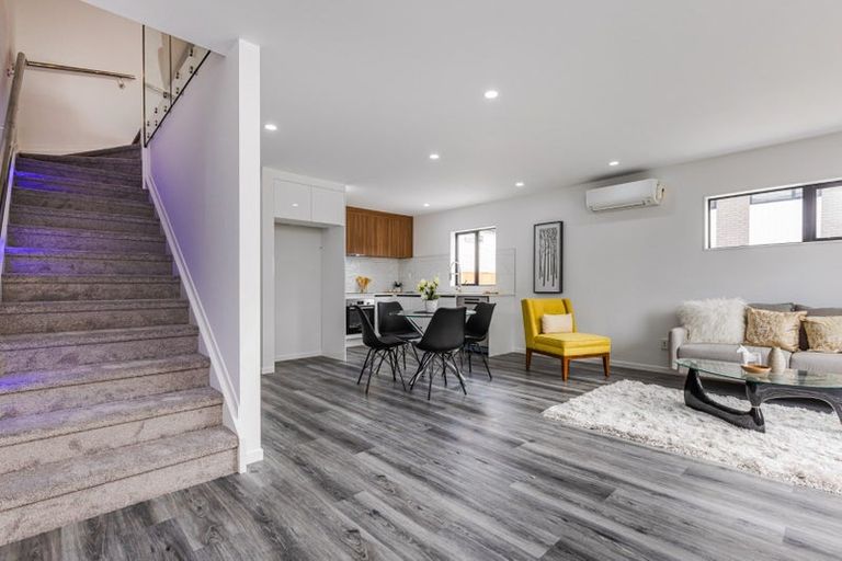 Photo of property in 7c Gladfield Lane, Te Atatu Peninsula, Auckland, 0610