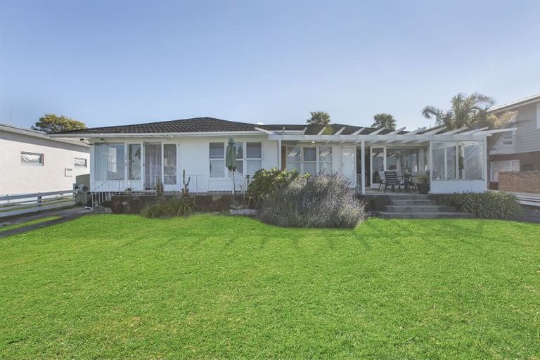 Photo of property in 61 The Esplanade, Eastern Beach, Auckland, 2012