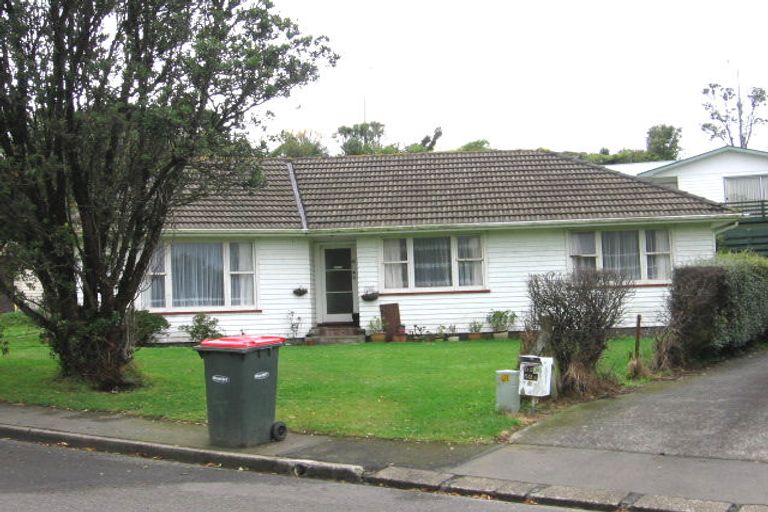 Photo of property in 54 Batchelor Street, Newlands, Wellington, 6037