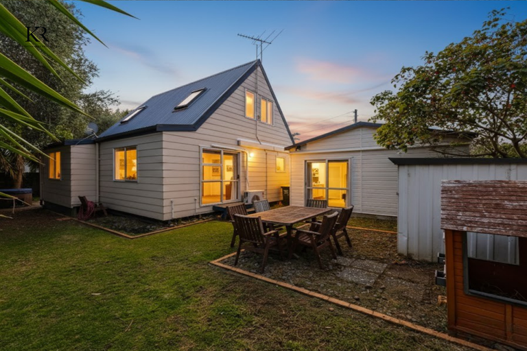 Photo of property in 2/100 Beach Road, Pahurehure, Papakura, 2113