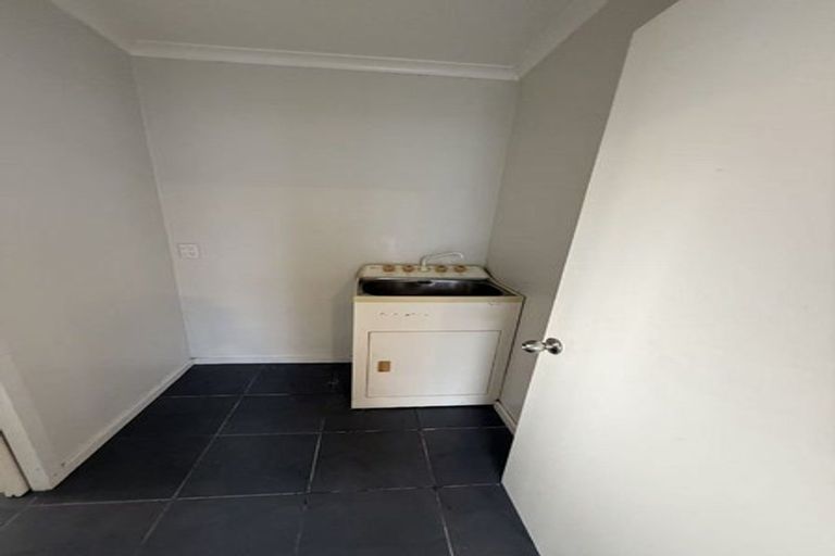 Photo of property in 1 Miltonia Avenue, Te Atatu South, Auckland, 0610