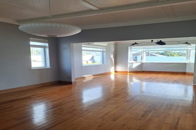 Photo of property in 1/12 Golf Road, New Lynn, Auckland, 0600