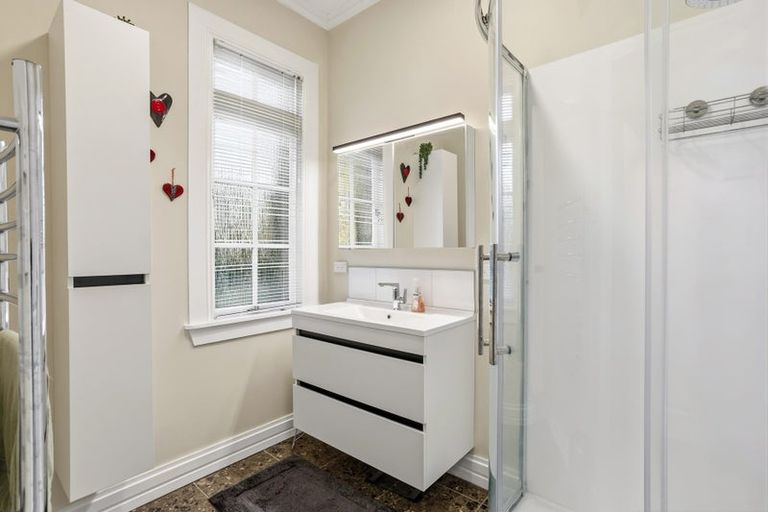 Photo of property in 46 Rewarewa Road, Te Atatu Peninsula, Auckland, 0610