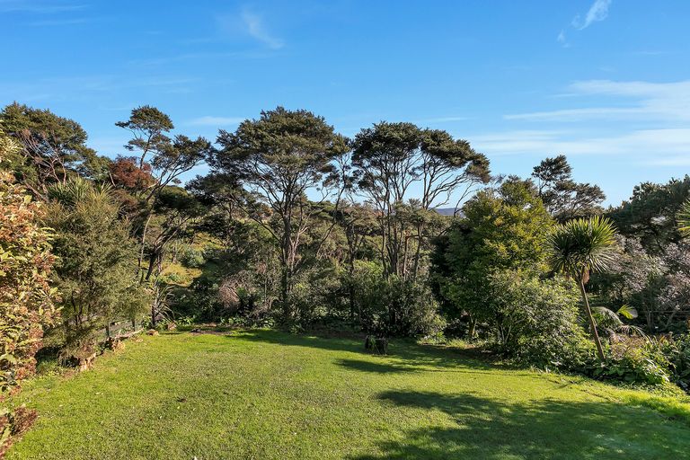 Photo of property in 1143 Scenic Drive North, Swanson, Auckland, 0816