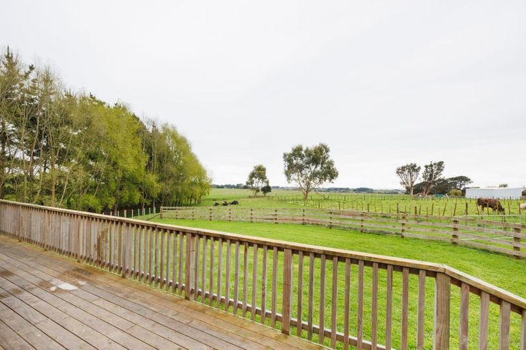 Photo of property in 35 Oram Drive, Turitea, Palmerston North, 4472