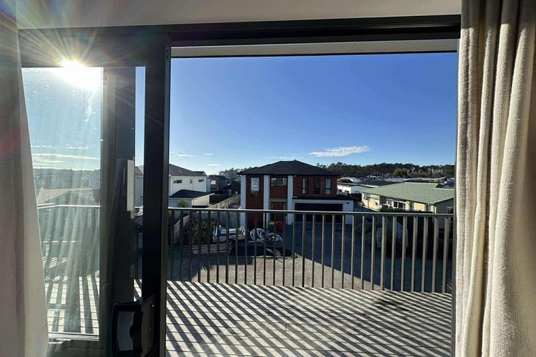 Photo of property in 8/38 Jane Maree Road, Kumeu, 0810