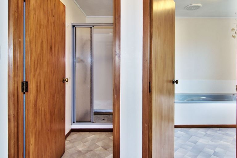 Photo of property in 2/12 Arahoe Road, New Lynn, Auckland, 0600