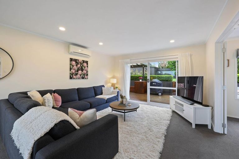 Photo of property in 6 Camira Place, Botany Downs, Auckland, 2010