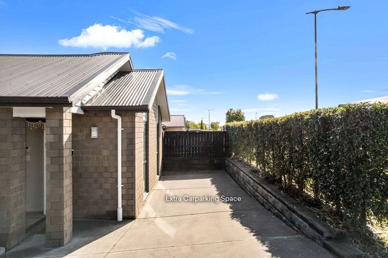 Photo of property in 8 Pakaraka Drive, Papakura, 2110