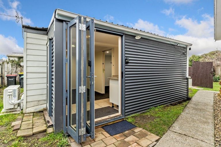 Photo of property in 18 Bayswater Crescent, Bromley, Christchurch, 8062