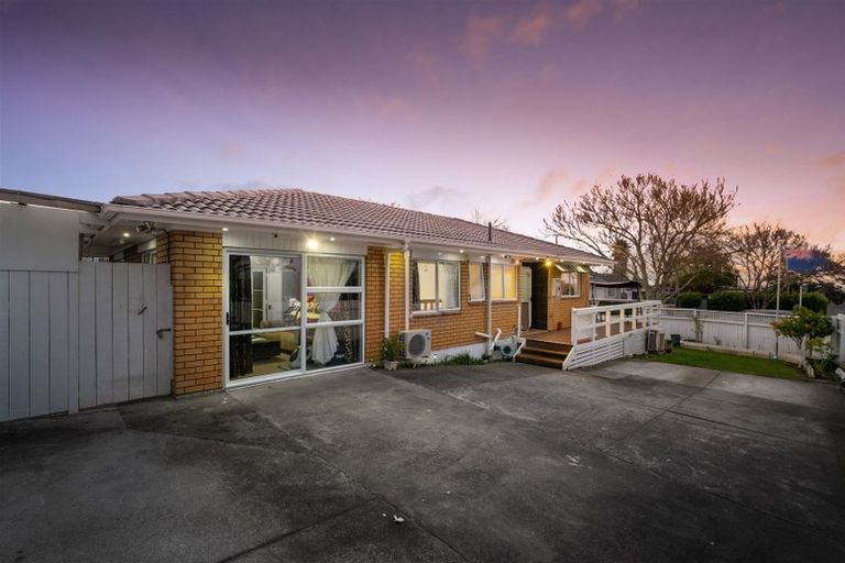 Photo of property in 2/1 Rakaia Rise, Clover Park, Auckland, 2019
