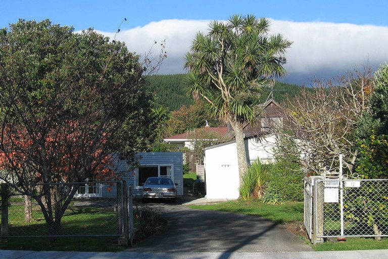 Photo of property in 12 Wairere Grove, Paraparaumu, 5032