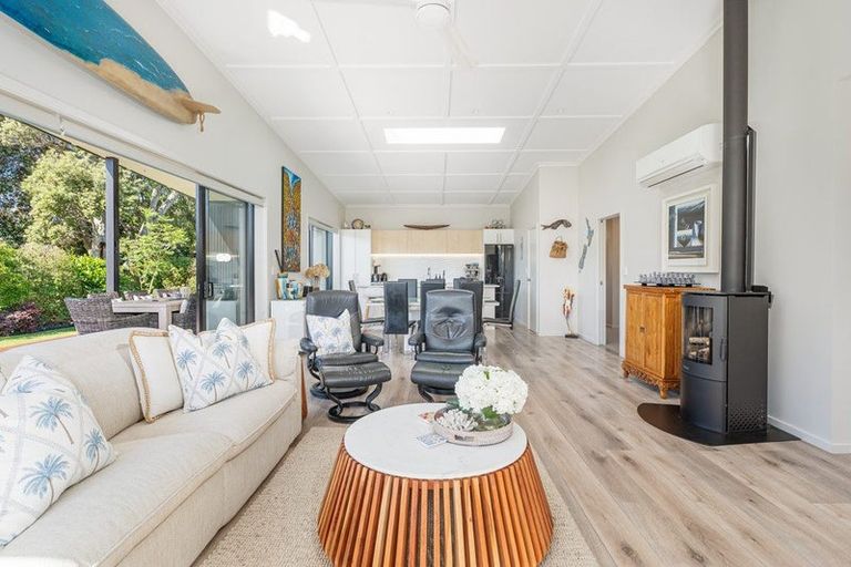 Photo of property in 10 Voyager Place, Cooks Beach, Whitianga, 3591