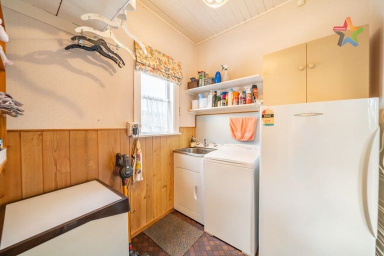 Photo of property in 15 Waikare Avenue, Waiwhetu, Lower Hutt, 5010