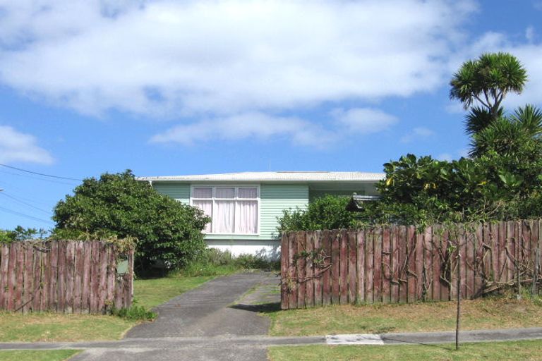 Photo of property in 43 Pupuke Road, Birkenhead, Auckland, 0627