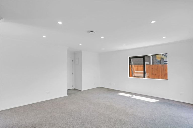 Photo of property in 20a Survila Street, Takanini, 2110