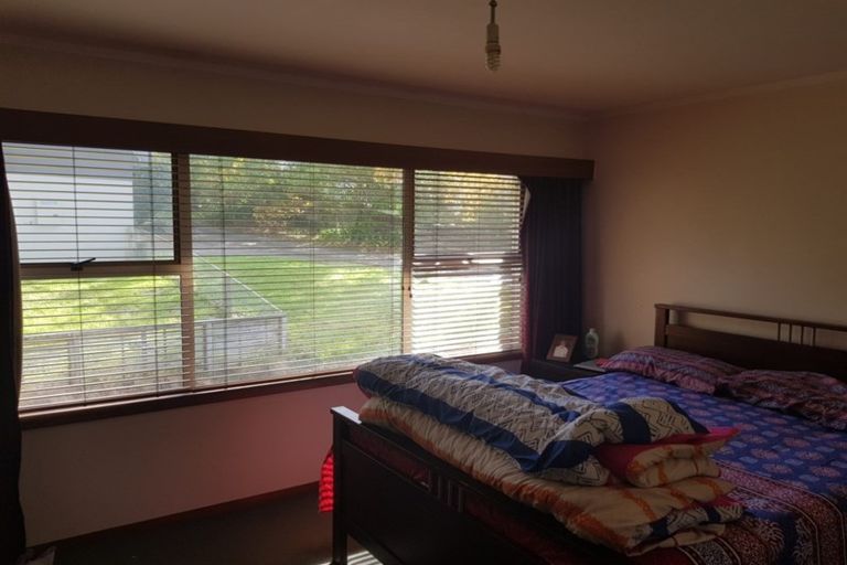 Photo of property in 2/22 Mannering Place, Hillcrest, Auckland, 0627