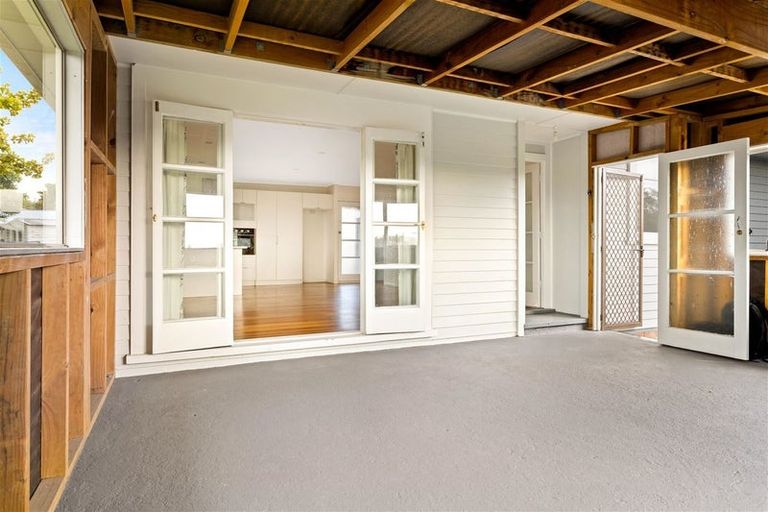 Photo of property in 22 Paton Avenue, Te Atatu South, Auckland, 0610