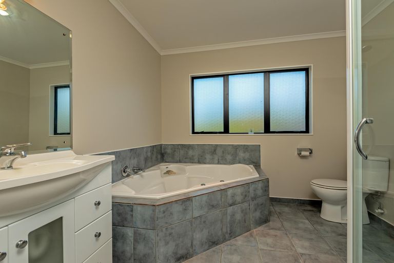 Photo of property in 402 Turitea Road, Turitea, Palmerston North, 4472