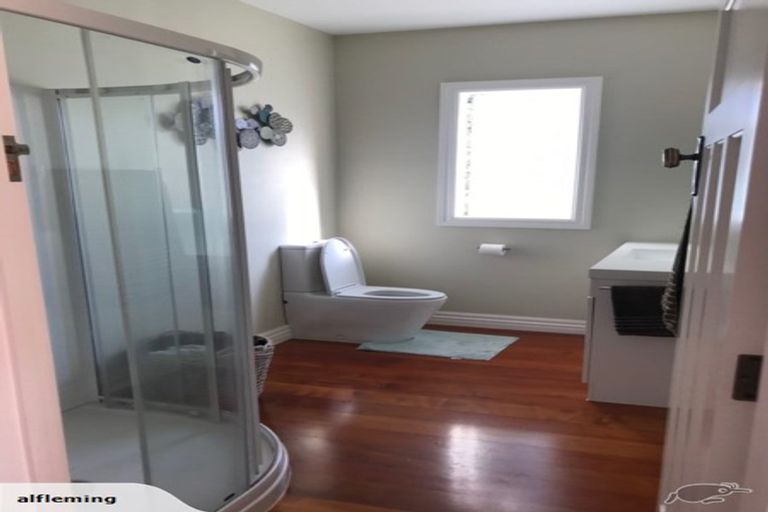 Photo of property in 5 Hutchinson Avenue, New Lynn, Auckland, 0600