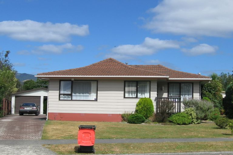Photo of property in 42 Larchmont Grove, Totara Park, Upper Hutt, 5018